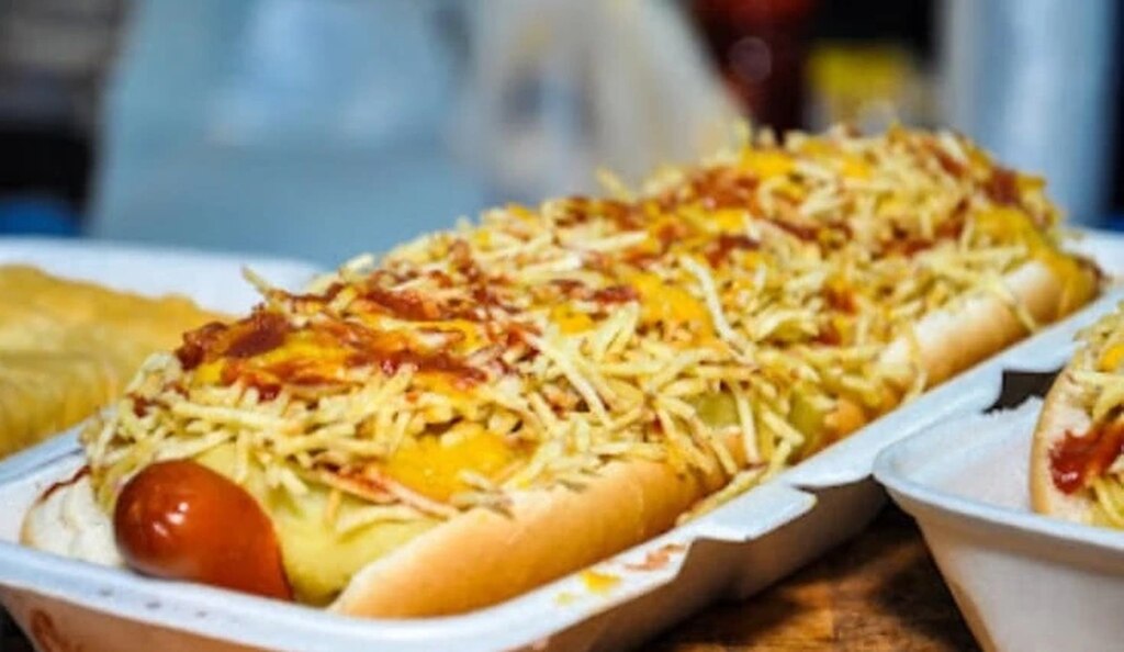 foto de hot dog enorme no festival de big food festival